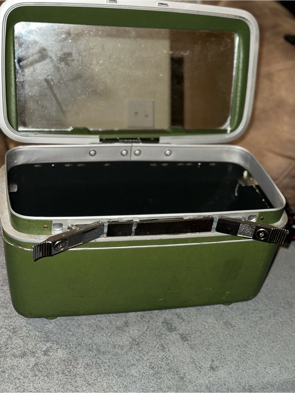 Vintage samsonite Olive Green vanity